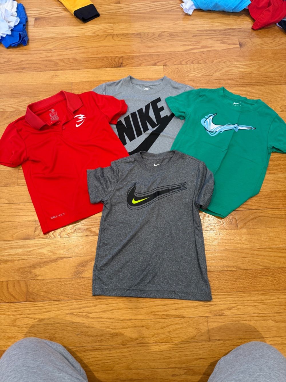 Nike Kids Short Sleeve Tee Bundle in Red, Gray, Green, and Charcoal size 6